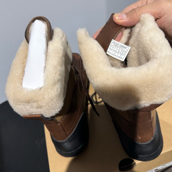 UGG Butte new never worn size 1 and 13 now available. - Picture 4 of 5
